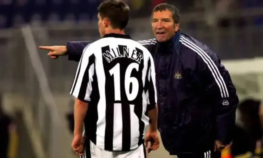 致敬联赛最后一尊大恐龙，他的球员生涯是半部英超历史